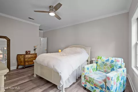 Bedroom - 109 E Sanderling Cir, Hampstead, NC 28443 photo 3 of 5