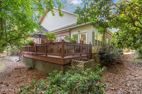Exterior - 109 E Sanderling Cir, Hampstead, NC 28443 photo 10 of 11