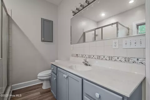Bath - 109 E Sanderling Cir, Hampstead, NC 28443 photo 2 of 3