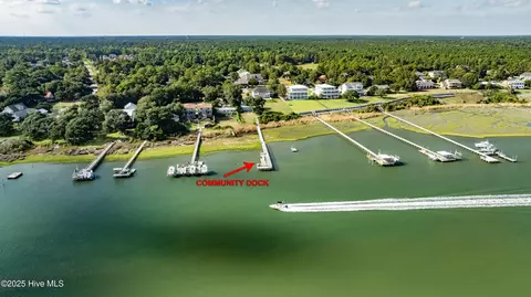 115 Dolphin Dr, Hampstead, NC 28443