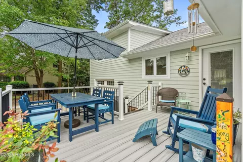 Exterior - 151 Olde Point Rd, Hampstead, NC 28443 photo 6 of 9