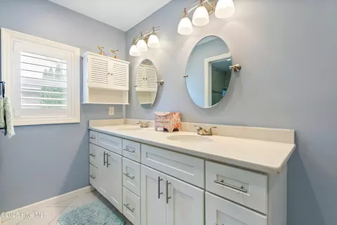 Bath - 151 Olde Point Rd, Hampstead, NC 28443 photo 2 of 3