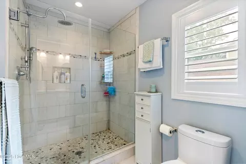 Bath - 151 Olde Point Rd, Hampstead, NC 28443 photo 1 of 3