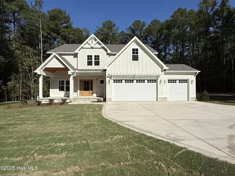 528 Belcroft Dr, Carthage, NC 28327