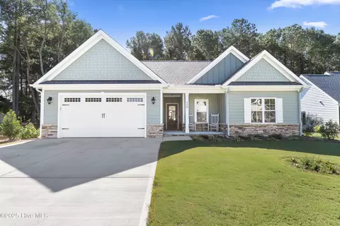 208 Fountain Dr, Clinton, NC 28328