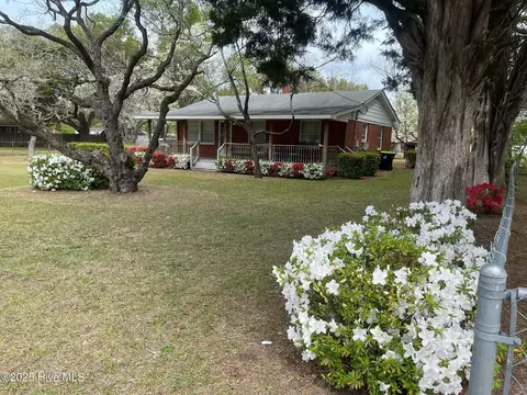 928 Village Rd, Leland, NC 28451