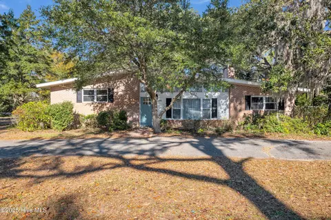 342 Pine Valley Dr, Wilmington, NC 28412