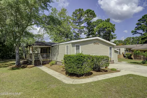 609 Outrigger Ct, Hampstead, NC 28443 photo 2