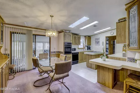 609 Outrigger Ct, Hampstead, NC 28443 photo 10