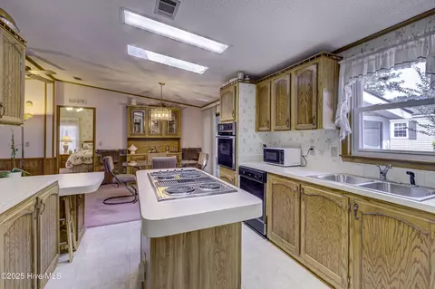 609 Outrigger Ct, Hampstead, NC 28443 photo 13