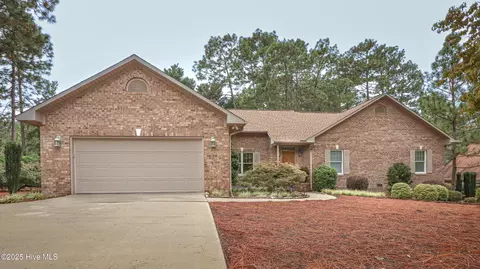 1 Saddle Pl, Pinehurst, NC 28374