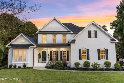 649 Blue Point Dr, Wilmington, NC 28411