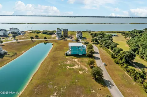 335 Kensington Pl, Newport, NC 28570