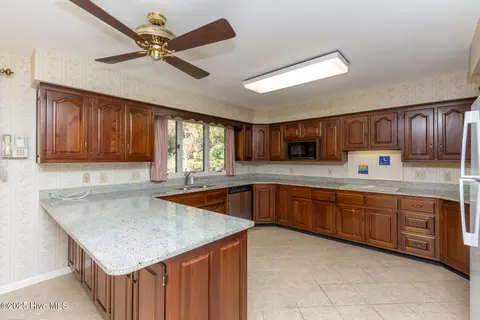 Kitchen - 2 Parson Rd, Pinehurst, NC 28374 photo 2 of 4