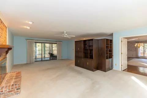 Living - 2 Parson Rd, Pinehurst, NC 28374 photo 2 of 4