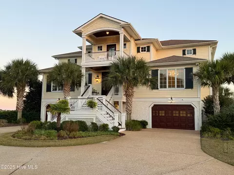 84 Shipyard Ln, Hampstead, NC 28443