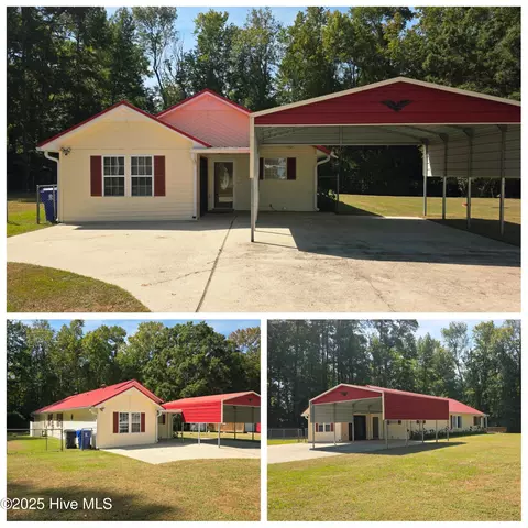 250 Waccamaw Shores Rd, Lake Waccamaw, NC 28450