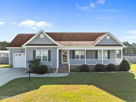 527 Rachel Ln, Grimesland, NC 27837