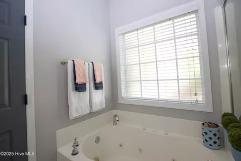 Bath - 175 Tamarisk Ln, Pinehurst, NC 28374 photo 2 of 8