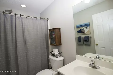 Bath - 175 Tamarisk Ln, Pinehurst, NC 28374 photo 6 of 8