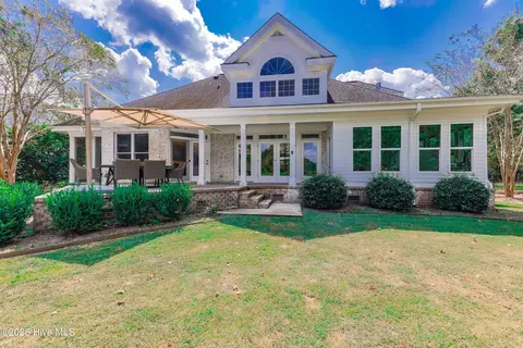 311 Red Fox Run Dr, Wallace, NC 28466