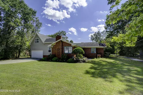 2402 Belvedere Dr, Wilmington, NC 28405