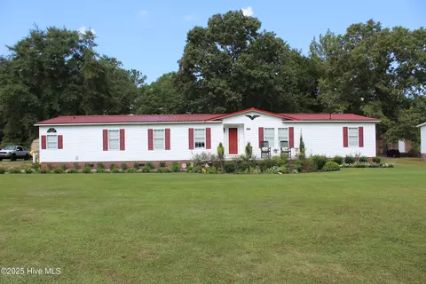 4659 General Howe Rd, Riegelwood, NC 28456