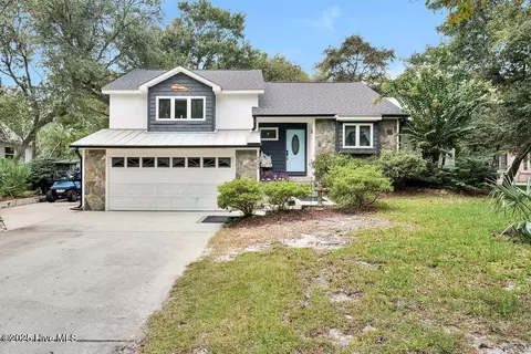 2002 Petes Camp Dr, Southport, NC 28461