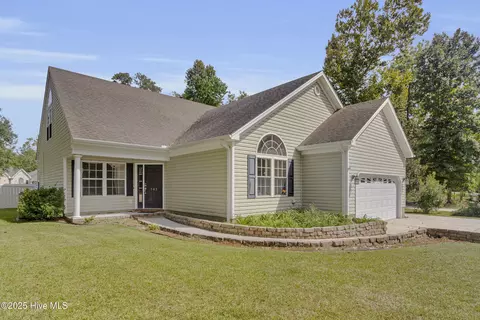 305 Drake Lndg, New Bern, NC 28560