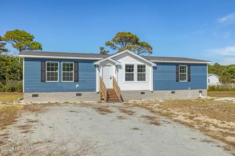 145 Barbee St, Harkers Island, NC 28531
