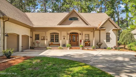 36 Augusta Dr, Southern Pines, NC 28387
