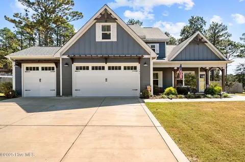 141 Amelia Dr, Carthage, NC 28327