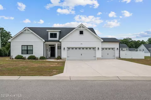 210 Turner Run Dr, Greenville, NC 27858