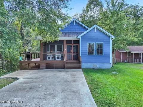 3412 Waccamaw Shores Rd, Lake Waccamaw, NC 28450