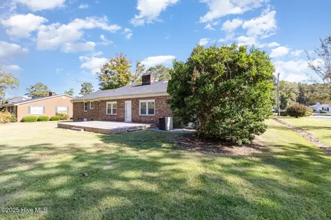 Exterior - 611 E 2nd St, Kenly, NC 27542 photo 4 of 6