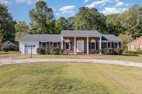 611 E 2nd St, Kenly, NC 27542