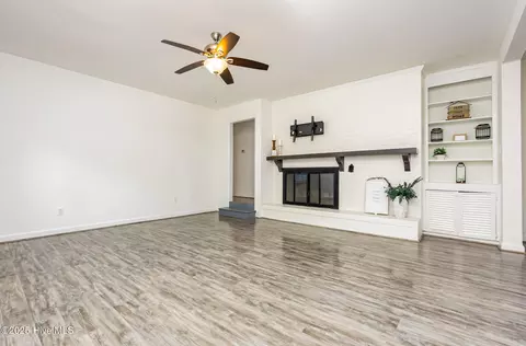 Living - 611 E 2nd St, Kenly, NC 27542 photo 4 of 7