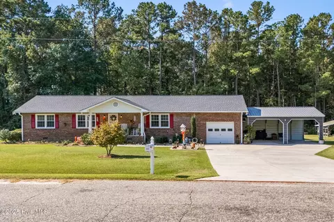 111 Pineland Woods Dr, Whiteville, NC 28472