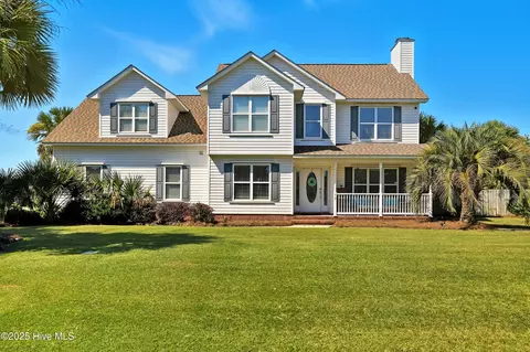 17 E Brenda Lee Dr, Hampstead, NC 28443