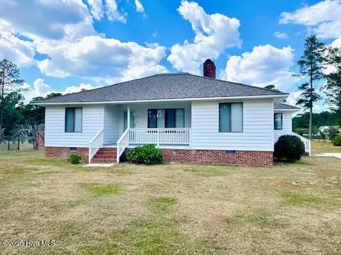 33 Monmouth Dr, Elizabethtown, NC 28337