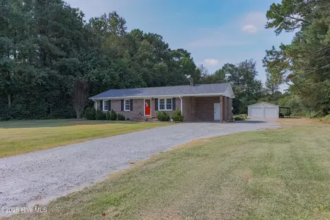 1110 S Dobson Chapel Rd S, Magnolia, NC 28453