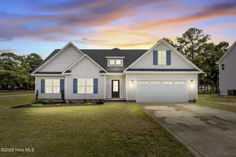 406 Mulligan Ln, Jacksonville, NC 28540