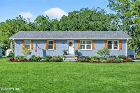 136 Park Ave, Southport, NC 28461