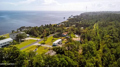 424 Lola Rd, Cedar Island, NC 28520