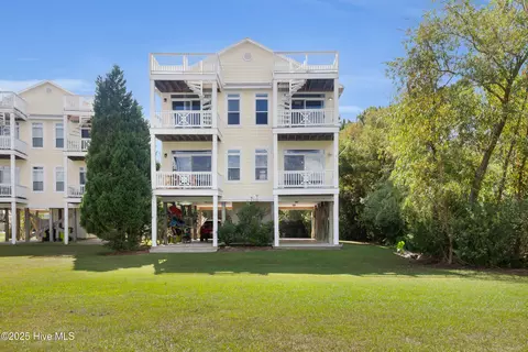 4001 Marina Townes Dr, New Bern, NC 28560
