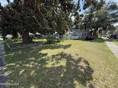 404 N Third St, Carolina Beach, NC 28428