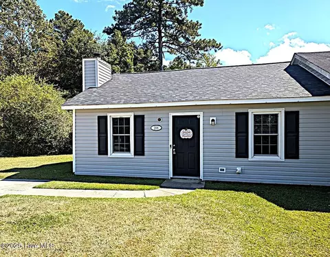 206 Hickory Grove Dr, Jacksonville, NC 28546