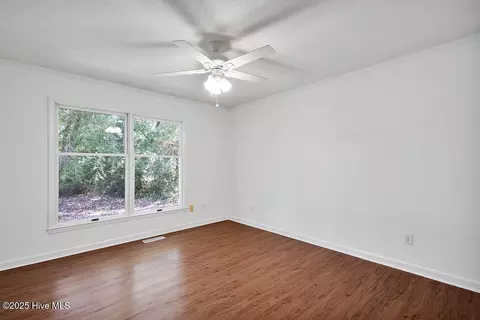 Bedroom - 116 Olde Point Rd, Hampstead, NC 28443 photo 4 of 5