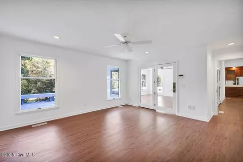 Living - 116 Olde Point Rd, Hampstead, NC 28443 photo 8 of 8