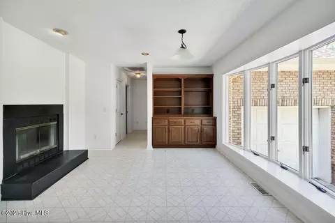 Living - 116 Olde Point Rd, Hampstead, NC 28443 photo 5 of 8